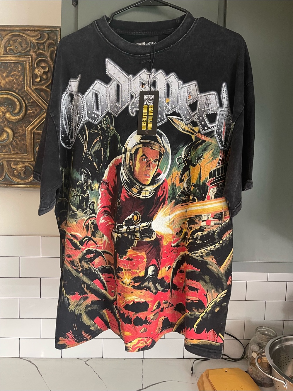Men’s Graphic Design Tee Size XL.